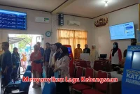 Menyanyikan Lagu Kebangsaan